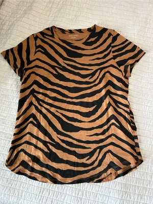 Banana republic cozy slub cotton modal tan black animal print tee shirt S thumbnail 1