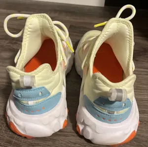 Nike React Presto Barely Volt Running Size 7Y (Women’s 8.5-9) BQ4002-700 thumbnail 3