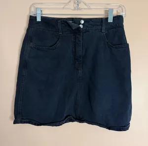 Classic Black Mini Skirt with Double Button Waist Size 4 thumbnail 1