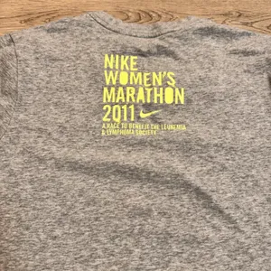 Nike Dri Fit Gray T Shirt Short Sleeve Logo Womens shirt Sz Large‎ L Running thumbnail 2