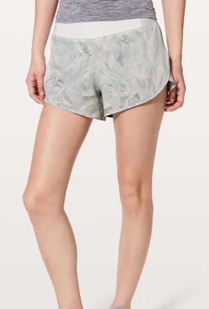 Lululemon Real Quick Short *Perforated 3.5" Jasmine White Multi size 6 thumbnail 1