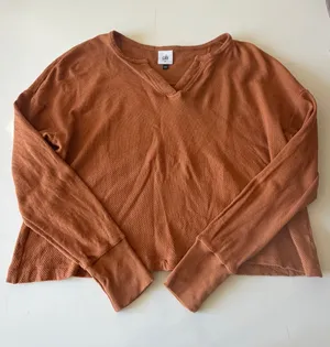 Cabi Thermal Top Women M Burnt Orange V-Neck Cropped Long Sleeve # 4369 thumbnail 1