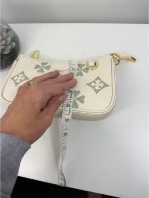 Cute NWOTs Women’s Purse White thumbnail 7