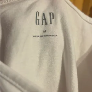 GAP White Tank Top Women’s Size M thumbnail 3