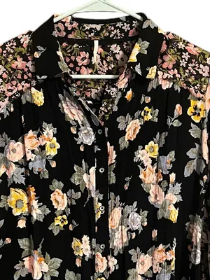 Free People Hold Onto Me Floral Button‎ Down Top Size Medium Black thumbnail 4