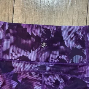 Athleta Rainier Printed Tight Purple Floral Zipper Pocket Activewear Leggings thumbnail 4