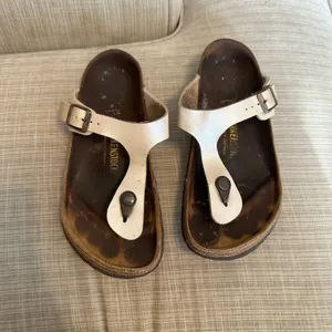 Birkenstock Gizeh in Light Gold Size 38 (US Size 7-7.5) thumbnail 2