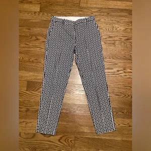 H&M Ankle straight pants Black and white geometric print. Size 8 thumbnail 3