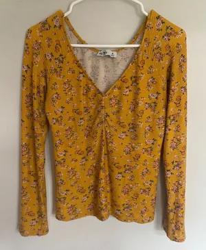 Hollister Womens Mustard Yellow Floral Waffle Knit Ruched V-Neck‎ Top Medium thumbnail 1