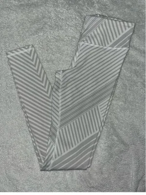 Alo Yoga Santa Airbrush Leggings White Fe thumbnail 2