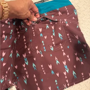 Patagonia Women’s size 12 Maroon and Teal Patterned Shorts thumbnail 5