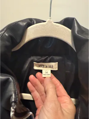 Cropped Black Puffer Vest from Dry Goods size M thumbnail 2