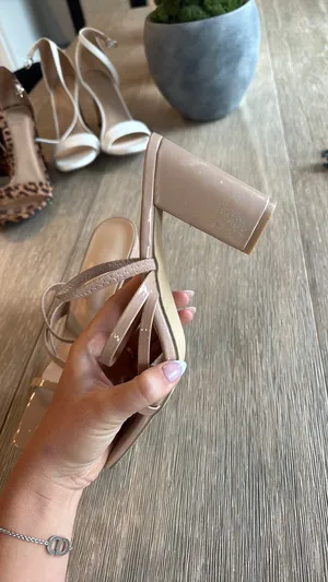 Shein Heels Tan Chunky thumbnail 3