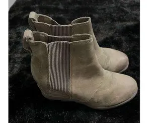 Sorel Womens Joan of Arctic Wedge Ii Chelsea Leather Almond Toe Size 7.5 thumbnail 1