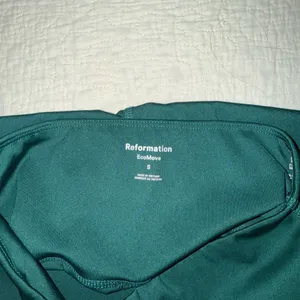 NWOT Reformation Athletic Short Size Small Green‎ Ecomove thumbnail 2