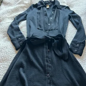 Elegant Black Button thumbnail 4