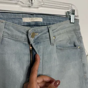 NWT Fidelity Coco Wide Leg Jeans Raw Hem Clearwater Blue‎ Size 26 Clean Girl thumbnail 3