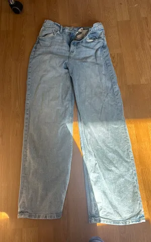 H&M Light Wash Jeans thumbnail 1