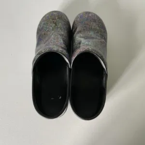 Dansko Slip-On Clogs Shiny Purple Blue Pattern Medical Nurse Women's Size 40 thumbnail 5