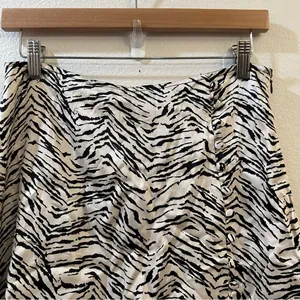 ZARA Womens Zebra Print Satin Mid-Rise Mini Skort Size M Black and White thumbnail 4