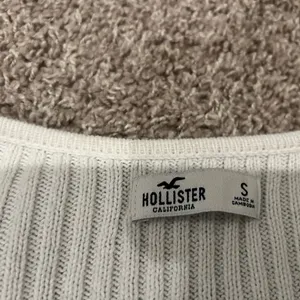 Hollister sweater thumbnail 2
