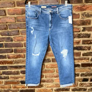 NWT Anthropologie Pilcro Distressed Blue Denim Slim Boyfriend Crop Jeans Size 32 thumbnail 2