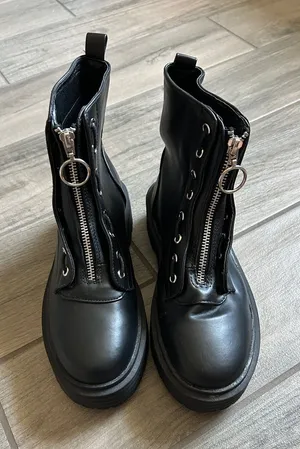 PrettyLittleThing Black Zip-Front Platform Combat Boots thumbnail 1