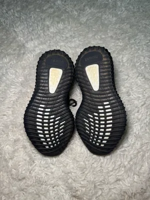 Yeezy Boost 350 thumbnail 4