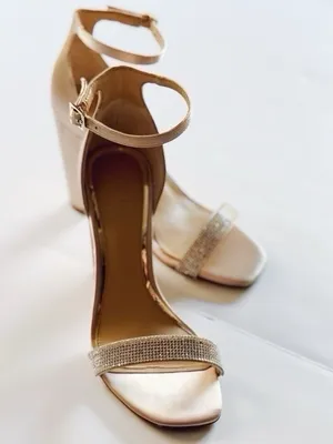 Badgley Mischka Embelished Block Heel Sandals Shoes Rose Size 6 thumbnail 2