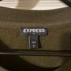 NWOT Express pull-over ruched long sleeve sweatshirt thumbnail 5