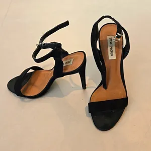 Steve Madden Stilleto Black Suede Heels With Faith Ankle Strap thumbnail 3