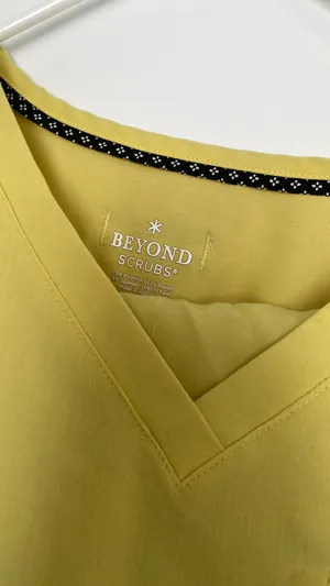 Beyond Scrubs Scrub Set Yellow Size M thumbnail 4