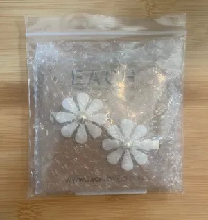 Each Jewels Mother Of Pearl Flower Barrette Clips NWT thumbnail 2