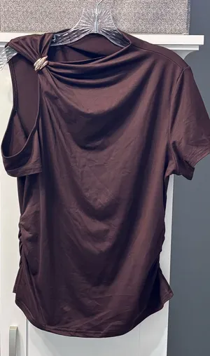 SHEIN Brown Asymmetrical Cold Shoulder Gold Ring Detail Top Plus OXL NWOT Chic thumbnail 1