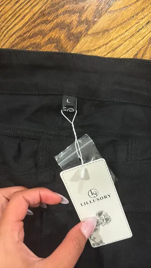 black cargo skirt thumbnail 3