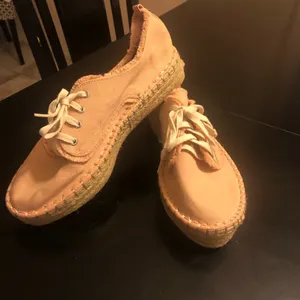DV Dolce Vita canvas espadrille sneaker. Color: Peach Size 9 thumbnail 3