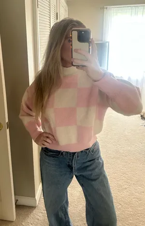 Boutique Pink & cream Checkered Sweater Size M thumbnail 1