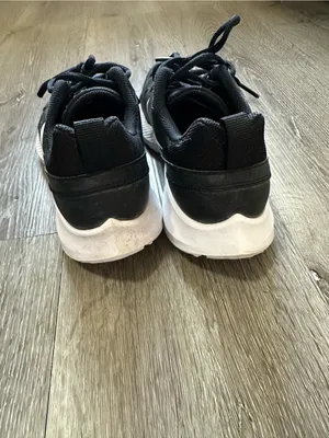 Nike Women’s Black and White Athletic Sneakers thumbnail 7