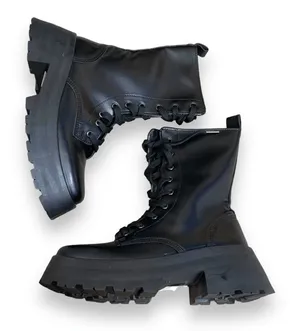 ASOS DESIGN Wide Fit Albany Boots Chunky Lug Sole Lace-Up Black Size 8 - ASOS thumbnail 1