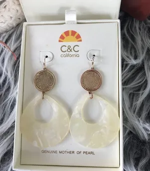 NWB C &C California Mother of Pearl Earrings thumbnail 3