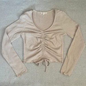 MoaMoa Woman’s Cream Beige Cropped Front Ruffle Lettuce Long Sleeve Blouse Sz Sm thumbnail 1