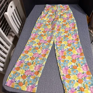 Zara Women’s Floral Pants thumbnail 3