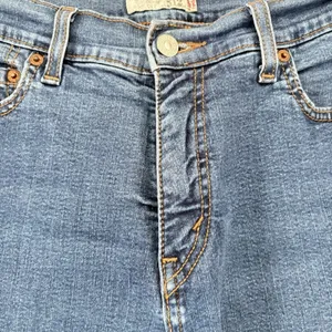 Levi's Women's 512 Perfectly‎ Slimming Straight Leg Jeans Medium Wash Size 10 S thumbnail 6