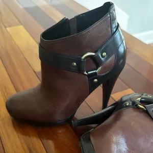 Cole Haan Ankle Boots High Heel Booties Two Tone Brown Leather Side Zip Buckle thumbnail 2
