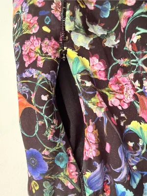 Lululemon Hotty Hot High Rise Skirt Skort Black Flowerscope Floral Size 2 W8AFWT thumbnail 3