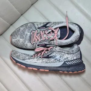 Brooks Women’s Athletic Shoes in Pink and Gray 9.5 thumbnail 2