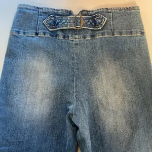 Wishlist High Rise Bell Bottom Flare Raw Hem Light Wash Jeans - Size Small thumbnail 9