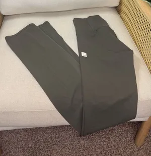 Vuori AllTheFeels Slim Flare Leggings 32" Size XS thumbnail 1