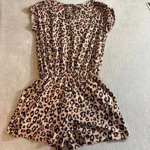 Leopard Print Romper Women Medium Brown Tan Animal‎ Print Short Sleeve Jumpsuit thumbnail 2