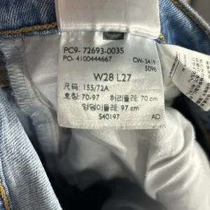 Levi’s Ribcage Straight Ankle Jean in Tango Fade Wash thumbnail 14